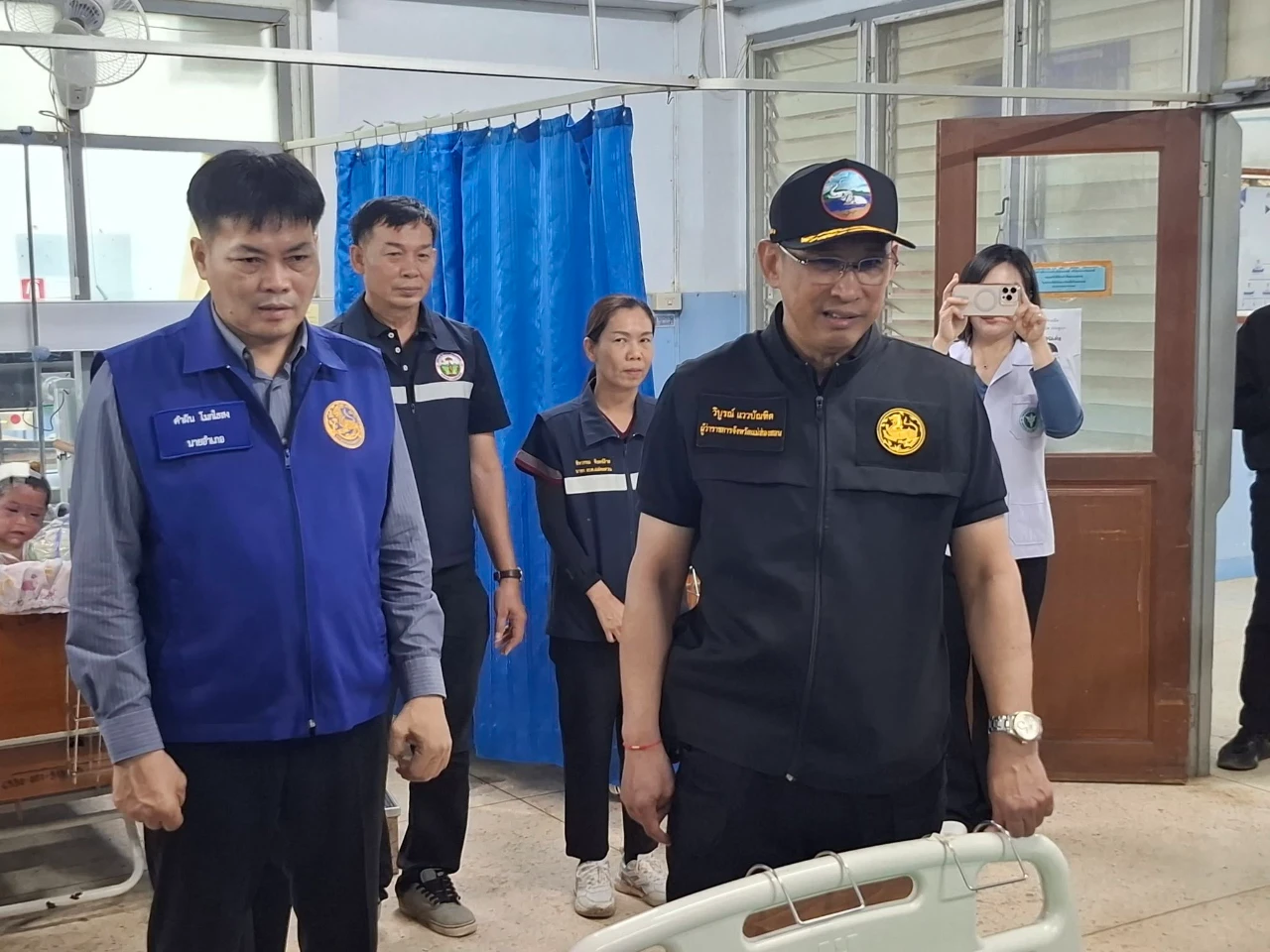 ร่วมต้อนรับผู้ว่าราชการจังหวัดแม่ฮ่องสอนเดินทางลงพื้นที่อำเภอสบเมยเพื่อมอบถุงยังชีพและให้กำลังใจแก่ประชาชนผู้ประสบภัย